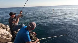 Семейная донная ловля на скалах в Турции и жарка свежего Gara Tavı прямо у моря