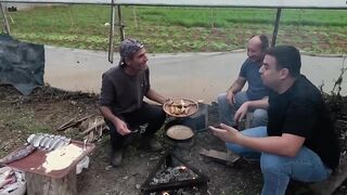 Семейная донная ловля на скалах в Турции и жарка свежего Gara Tavı прямо у моря