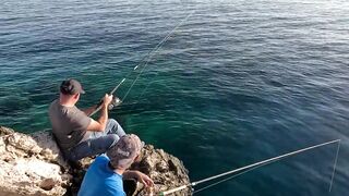 Семейная донная ловля на скалах в Турции и жарка свежего Gara Tavı прямо у моря