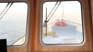 Бурное море: بحر الشمال с голландским рыбаком и жесткие условия