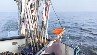 Бурное море: بحر الشمال с голландским рыбаком и жесткие условия