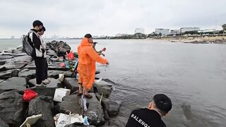 Phu Loc/Phú Lộc, кефаль у каменной косы в устье реки Da Nang/Дананг