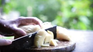 30 дней на бамбуковом плоту простые снасти и большой речной улов