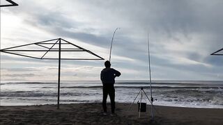 Морская рыбалка на пляже Kadriye Antalya первый опыт с берега