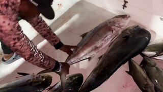 12 часов на глубинной бровке возле Дубая тяжёлая морская рыбалка