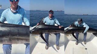 Фуджейра поймали марлина в море и сколько длилась выкачка