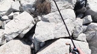 Морская рыбалка в Pattaya - твичинг с берега по прибойной волне