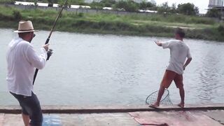 PATTAYA THAILAND, озерная ловля и огромная рыба в кадре