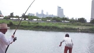 PATTAYA THAILAND, озерная ловля и огромная рыба в кадре