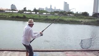 PATTAYA THAILAND, озерная ловля и огромная рыба в кадре