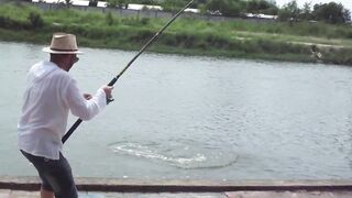 PATTAYA THAILAND, озерная ловля и огромная рыба в кадре