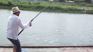 PATTAYA THAILAND, озерная ловля и огромная рыба в кадре