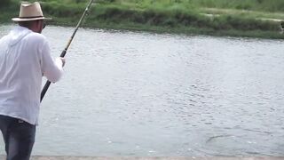 PATTAYA THAILAND, озерная ловля и огромная рыба в кадре