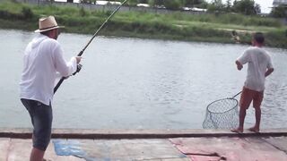 PATTAYA THAILAND, озерная ловля и огромная рыба в кадре