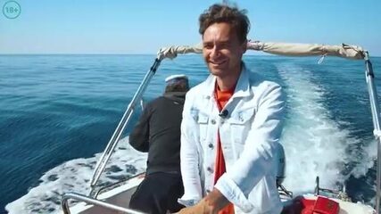 Шавкат и местная лодка - морская рыбалка в Алании по троллингу и силикону