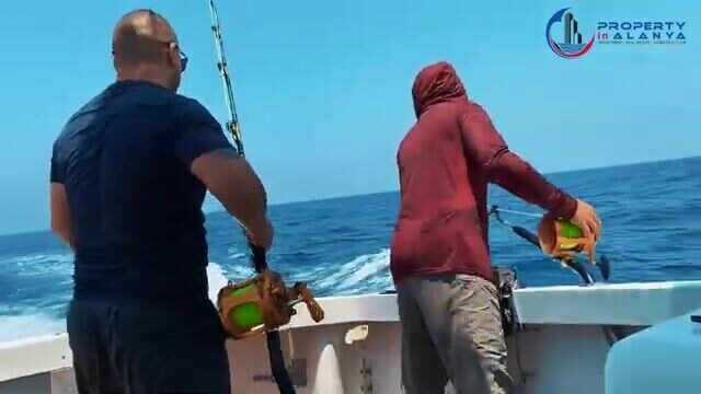 Катер в Алании и 700 метров под килем - морская рыбалка в Турции с кальмаром