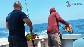 Катер в Алании и 700 метров под килем - морская рыбалка в Турции с кальмаром