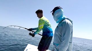 Маскат и тунец под дельфином - рыбалка в Омане на один точный заброс