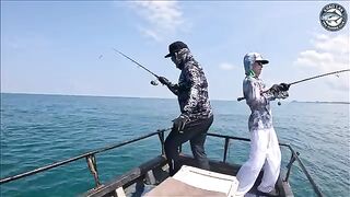 На лодке было больше родни и друзей, чем тишины, а рыба у Као Лака все равно пришла