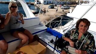 Котенок на борту вел себя спокойнее нас, а в Хургаде клевать начало только после рассвета