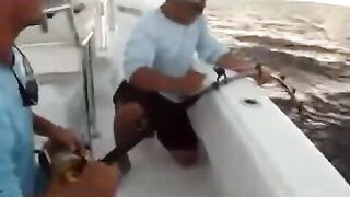 На каяке все решилось только с четвертой попытки, и эту рыбу у Севастополя я запомнил надолго