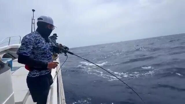 Рыбалка на Окинаве у искусственного рифа: ночь на лодке и тунец