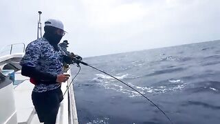 Рыбалка на Окинаве у искусственного рифа: ночь на лодке и тунец