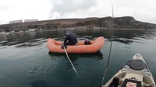 Рыбалка во Владивостоке с каяка: камбала почти на каждом забросе