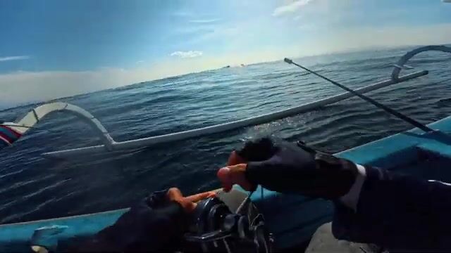 180-200 метров и тяжёлый джиг - морская рыбалка на Бали у Нуса-Пениды