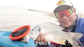 Маленькая приманка с каяка: рыбалка в Катаре у Дохи