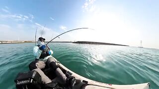 Пять утра на каяке: рыбалка в Абу-Даби за golden trevally