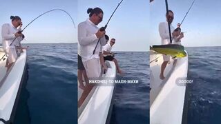 937 AED и mahi-mahi - рыбалка на Фуджейре с лодки