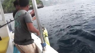 Три mahi mahi у Нуса-Лембонгана - рыбалка на Бали с местными