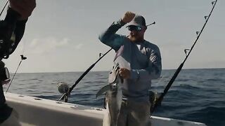 90 миль от Cape Canaveral - рыбалка в Флориде на yellowfin tuna