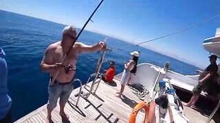 20 долларов, Happy Dolphin и кальмар: рыбалка на Красном море