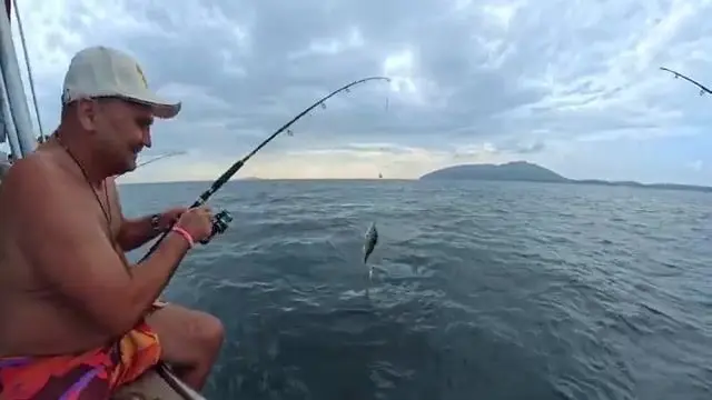 Двухэтажный борт из Чалонга: морская рыбалка на Пхукете