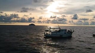 Двое суток на борту у Симиланов - рыбалка на Као Лаке