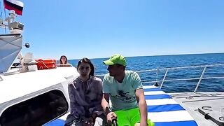 До Ласточкиного гнезда на катере - рыбалка на Черном море у Ялты