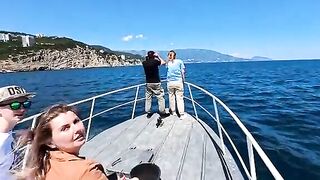 До Ласточкиного гнезда на катере - рыбалка на Черном море у Ялты