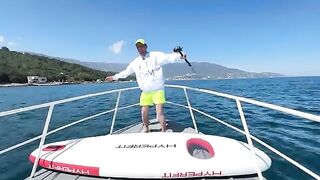 До Ласточкиного гнезда на катере - рыбалка на Черном море у Ялты