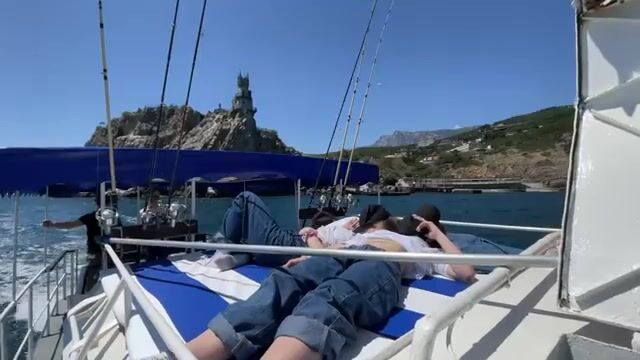 До Ласточкиного гнезда на катере - рыбалка на Черном море у Ялты