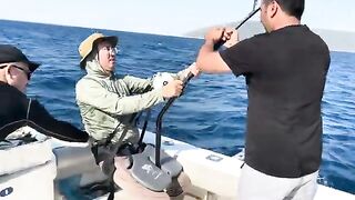 Голубой тунец у Измира с глубины 30-40 м - морская рыбалка в Турции