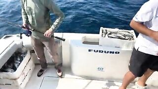 Голубой тунец у Измира с глубины 30-40 м - морская рыбалка в Турции