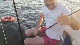 Катер, якорь и ставрида на 16 м - морская рыбалка в Анапе