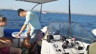 Катер, якорь и ставрида на 16 м - морская рыбалка в Анапе