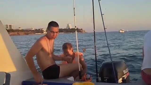 Катер, якорь и ставрида на 16 м - морская рыбалка в Анапе