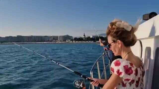 Вечерний выход из Сириуса - рыбалка в Сочи на море со ставридкой