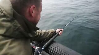 Палтус на 40 м у Итурупа - рыбалка в Тихом океане