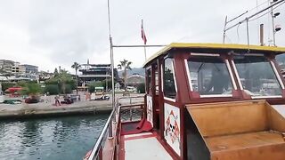 С маленькой лодки под крепость - рыбалка в Алании до темноты