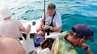 Короткий выход на катамаране и улов сразу на сковороду - морская рыбалка на Кубе